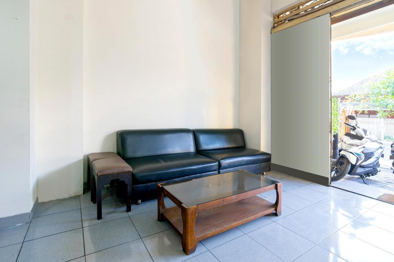 Hotel Reddoorz Near Tugu Yogyakarta Exterior foto