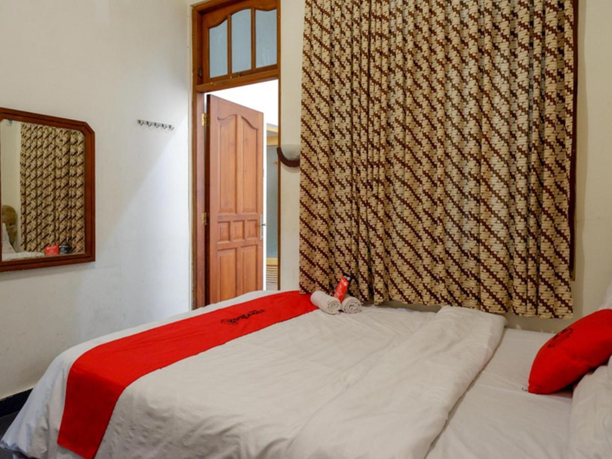 Hotel Reddoorz Near Tugu Yogyakarta Exterior foto
