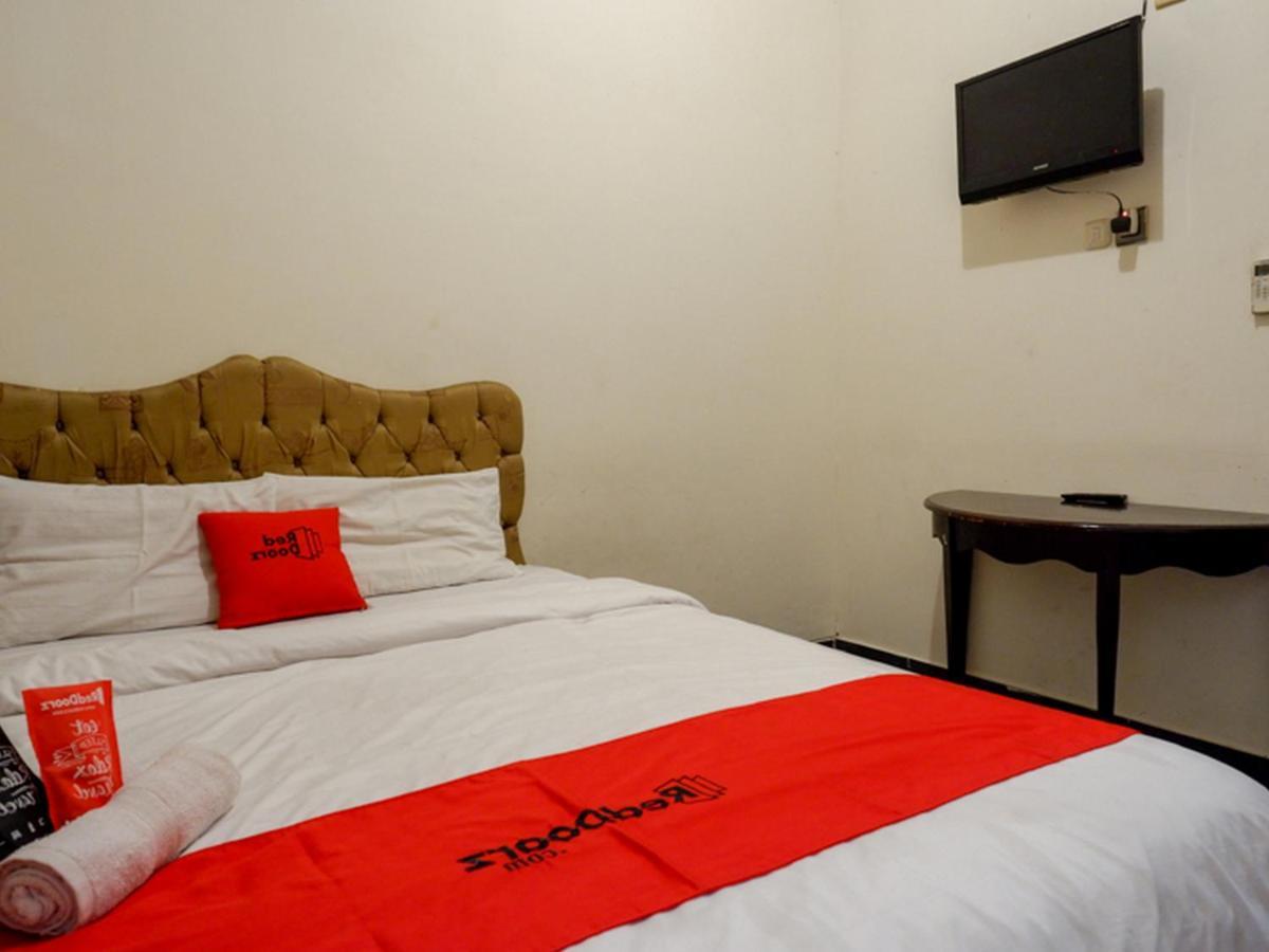 Hotel Reddoorz Near Tugu Yogyakarta Exterior foto