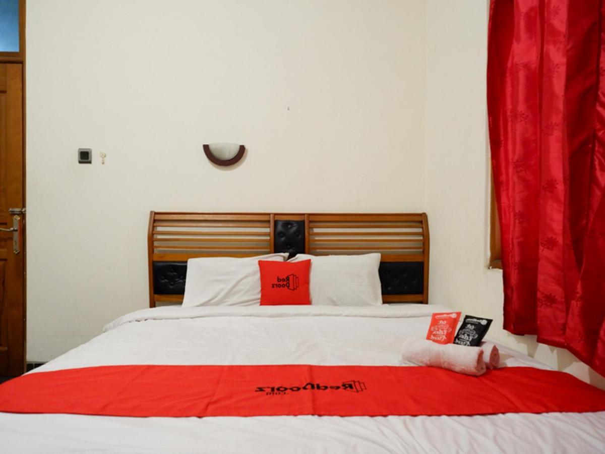 Hotel Reddoorz Near Tugu Yogyakarta Exterior foto
