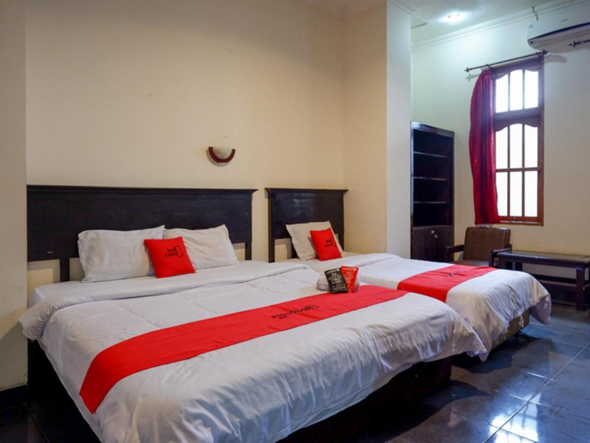 Hotel Reddoorz Near Tugu Yogyakarta Exterior foto