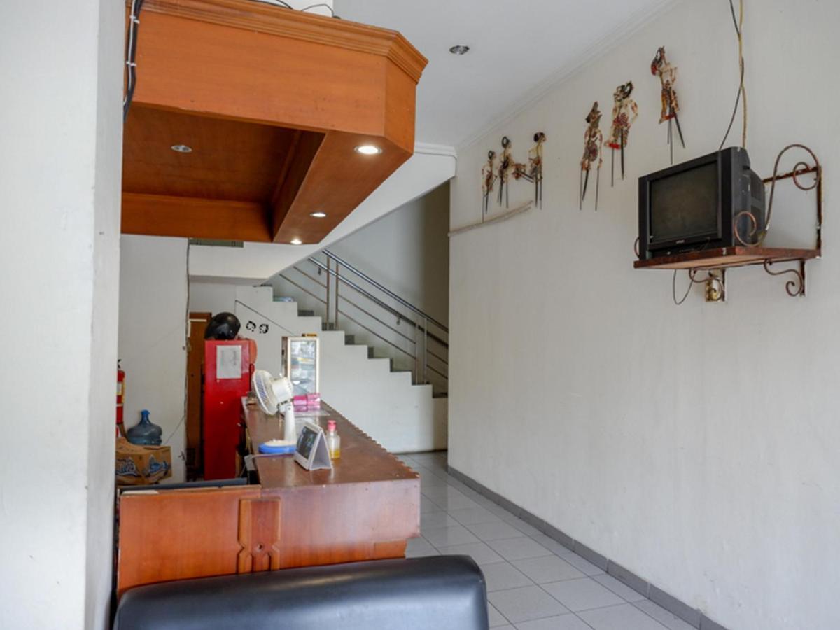 Hotel Reddoorz Near Tugu Yogyakarta Exterior foto
