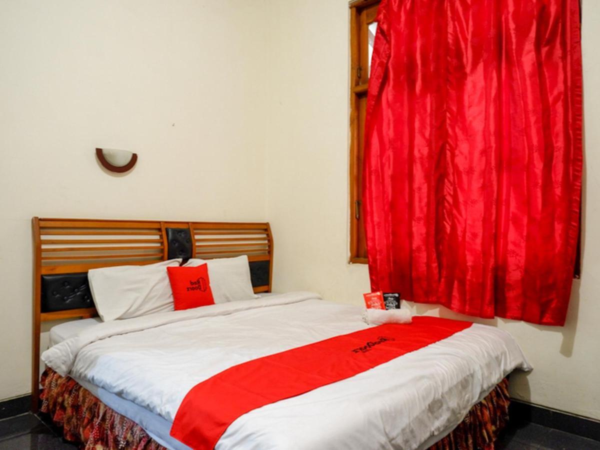 Hotel Reddoorz Near Tugu Yogyakarta Exterior foto